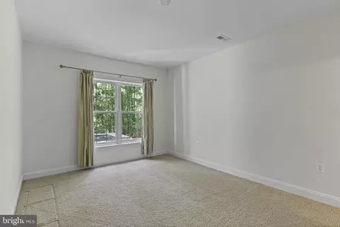 Bedroom - 8705 Bitterroot Ct, Lorton, VA 22079 photo 5 of 6