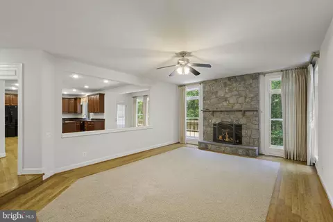 Living - 8705 Bitterroot Ct, Lorton, VA 22079 photo 5 of 9