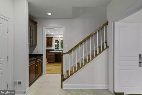 Entry Way - 8705 Bitterroot Ct, Lorton, VA 22079 photo 8 of 10