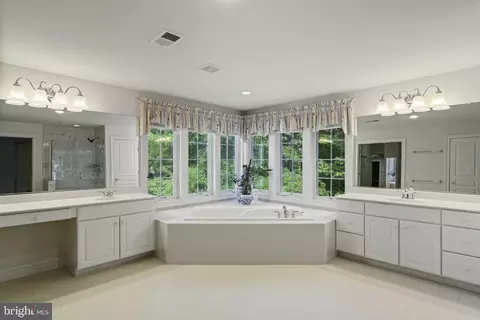 Bath - 8705 Bitterroot Ct, Lorton, VA 22079 photo 1 of 5