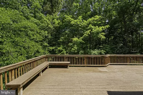 Exterior - 8705 Bitterroot Ct, Lorton, VA 22079 photo 5 of 11