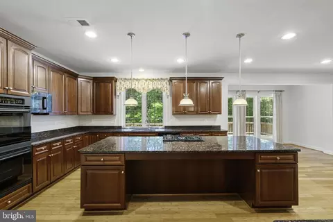 Kitchen - 8705 Bitterroot Ct, Lorton, VA 22079 photo 5 of 6