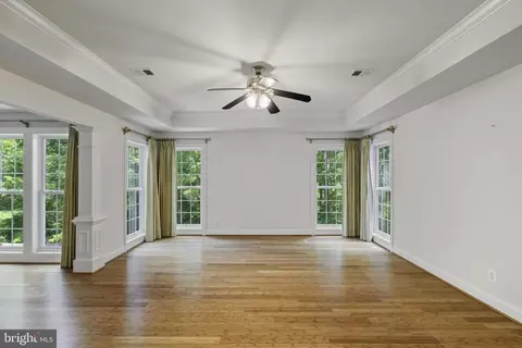 Living - 8705 Bitterroot Ct, Lorton, VA 22079 photo 8 of 9