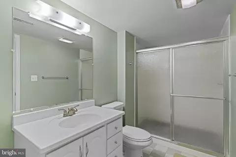 Bath - 8705 Bitterroot Ct, Lorton, VA 22079 photo 5 of 5