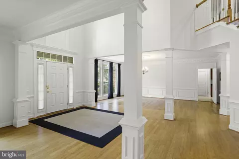 Entry Way - 8705 Bitterroot Ct, Lorton, VA 22079 photo 6 of 10