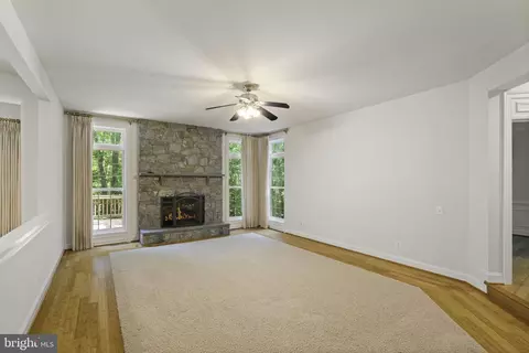 Living - 8705 Bitterroot Ct, Lorton, VA 22079 photo 6 of 9