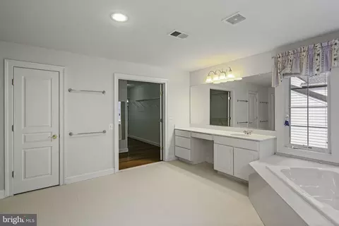 Bath - 8705 Bitterroot Ct, Lorton, VA 22079 photo 3 of 5