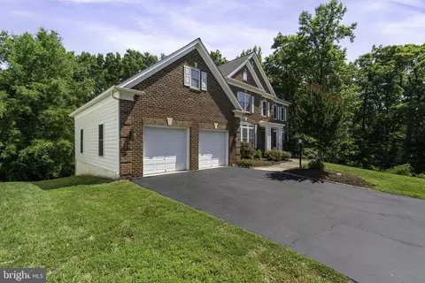 Exterior - 8705 Bitterroot Ct, Lorton, VA 22079 photo 10 of 11