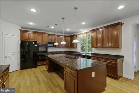 Kitchen - 8705 Bitterroot Ct, Lorton, VA 22079 photo 1 of 6