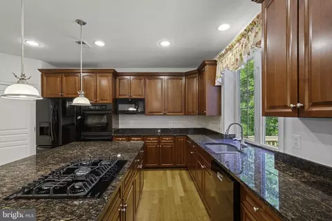 Kitchen - 8705 Bitterroot Ct, Lorton, VA 22079 photo 3 of 6