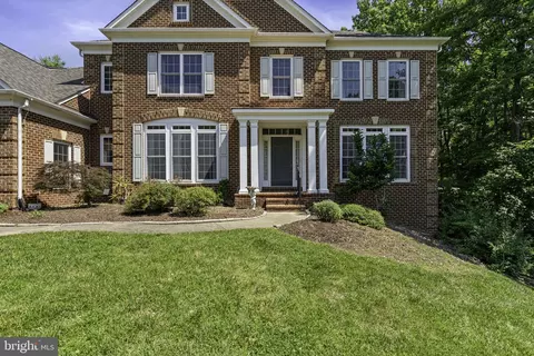 Exterior - 8705 Bitterroot Ct, Lorton, VA 22079 photo 9 of 11
