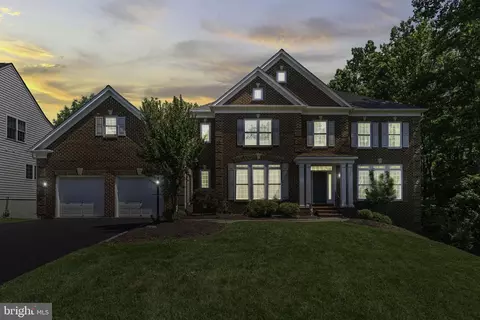 Exterior - 8705 Bitterroot Ct, Lorton, VA 22079 photo 8 of 11