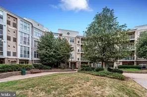 5565 Seminary Rd #211, Falls Church, VA 22041
