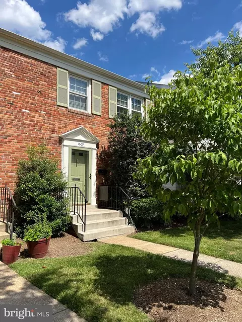 1609 Dunterry Pl, Mclean, VA 22101 photo 2