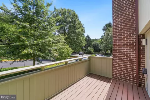 2053 Wethersfield Ct, Reston, VA 20191 photo 3