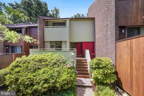 2053 Wethersfield Ct, Reston, VA 20191 photo 2