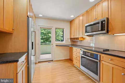 2053 Wethersfield Ct, Reston, VA 20191 photo 7