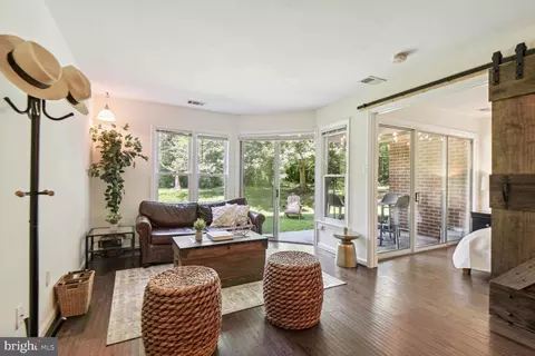 7592 H Lakeside Village Dr #7592H, Falls Church, VA 22042