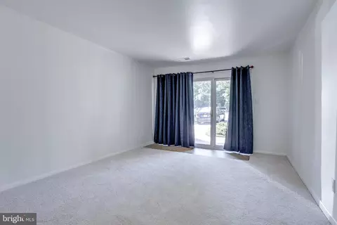 Living - 5790 Rexford Ct #5790A, Springfield, VA 22152 photo 4 of 5