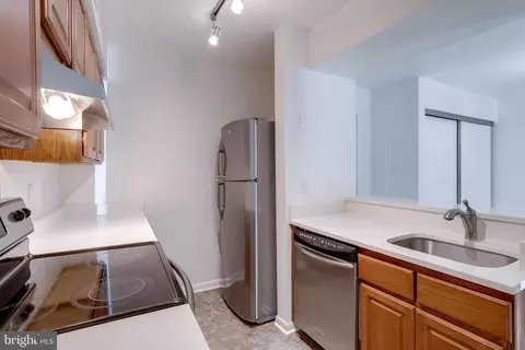 Kitchen - 5790 Rexford Ct #5790A, Springfield, VA 22152 photo 3 of 4