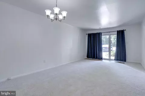 Living - 5790 Rexford Ct #5790A, Springfield, VA 22152 photo 2 of 5