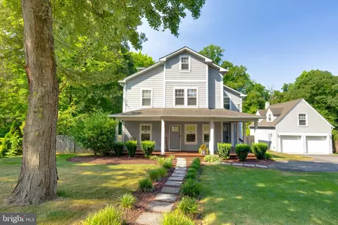 6605 Pine Rd, Alexandria, VA 22312