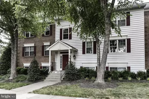 3901 Golf Tee Ct #101, Fairfax, VA 22033
