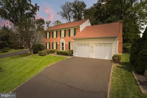 6055 Woodedge Ct, Burke, VA 22015