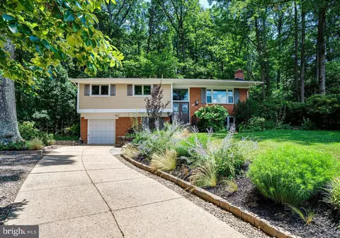 1711 Pine Valley Dr, Vienna, VA 22182