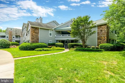13089 Autumn Woods Way #202, Fairfax, VA 22033