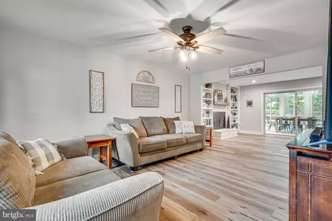 9870 Natick Rd, Burke, VA 22015 photo 6
