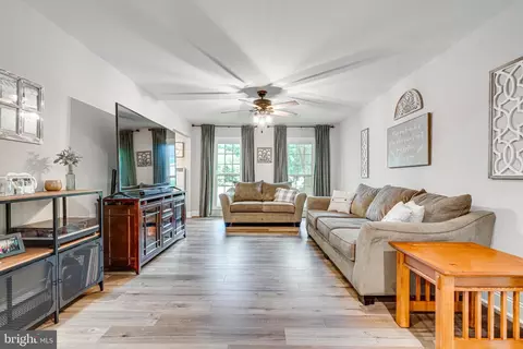 9870 Natick Rd, Burke, VA 22015 photo 7