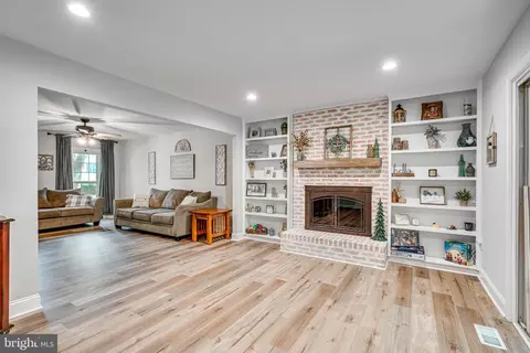 9870 Natick Rd, Burke, VA 22015 photo 9