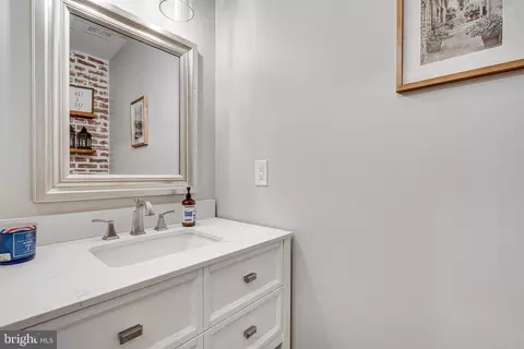 9870 Natick Rd, Burke, VA 22015 photo 18