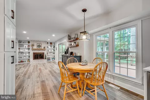 9870 Natick Rd, Burke, VA 22015 photo 13