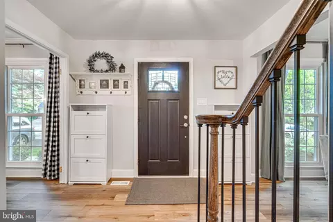 9870 Natick Rd, Burke, VA 22015 photo 4