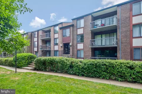 9702 Kingsbridge Dr #104, Fairfax, VA 22031