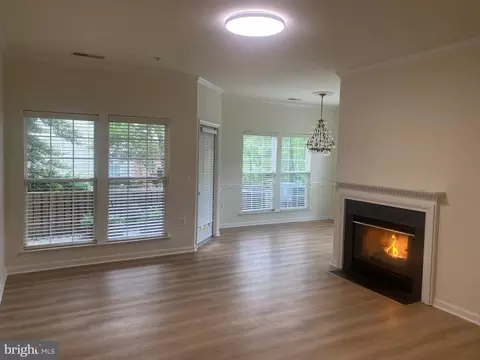 4142 Fountainside Ln #E102, Fairfax, VA 22030