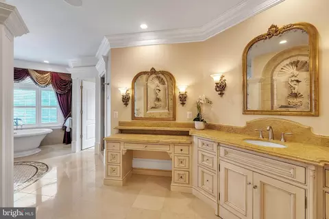 Bath - 7247 Addington Dr, Mclean, VA 22101 photo 5 of 12