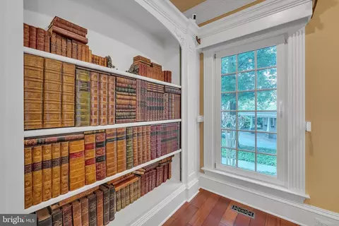 Entry Way - 7247 Addington Dr, Mclean, VA 22101 photo 2 of 12
