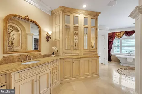 Bath - 7247 Addington Dr, Mclean, VA 22101 photo 4 of 12