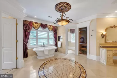 Bath - 7247 Addington Dr, Mclean, VA 22101 photo 6 of 12
