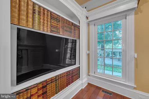 Entry Way - 7247 Addington Dr, Mclean, VA 22101 photo 3 of 12