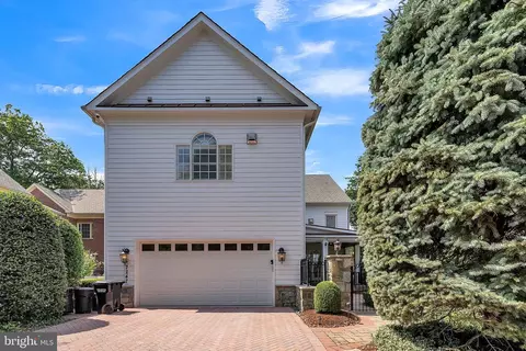 Exterior - 7247 Addington Dr, Mclean, VA 22101 photo 11 of 12