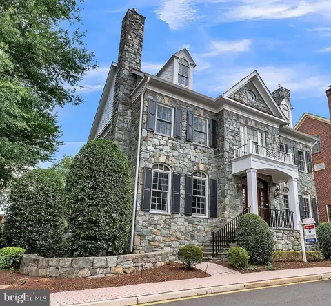 Exterior - 7247 Addington Dr, Mclean, VA 22101 photo 4 of 12