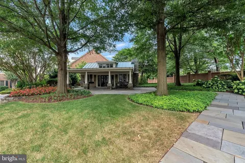 Exterior - 7247 Addington Dr, Mclean, VA 22101 photo 10 of 12