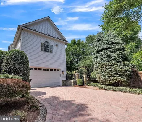 Exterior - 7247 Addington Dr, Mclean, VA 22101 photo 12 of 12