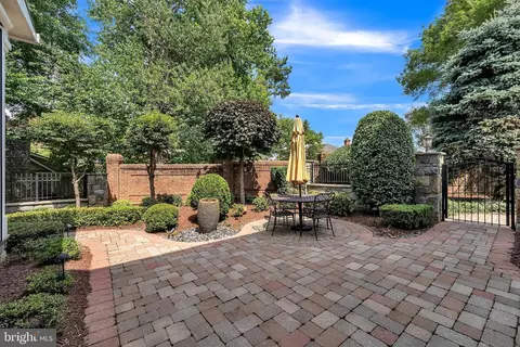 Exterior - 7247 Addington Dr, Mclean, VA 22101 photo 9 of 12