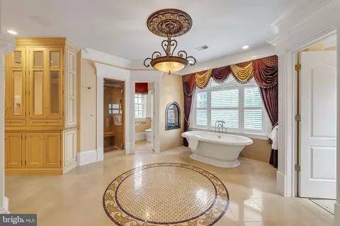 Bath - 7247 Addington Dr, Mclean, VA 22101 photo 2 of 12