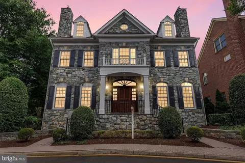 Exterior - 7247 Addington Dr, Mclean, VA 22101 photo 2 of 12